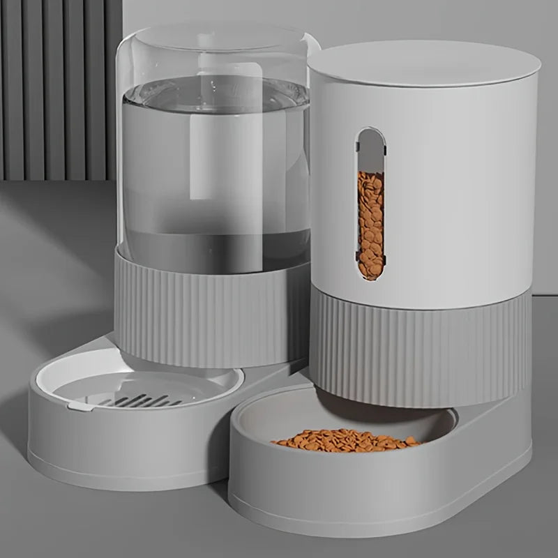 Distributeur automatique grande capacité avec abreuvoir intégré pour chats et chiens.